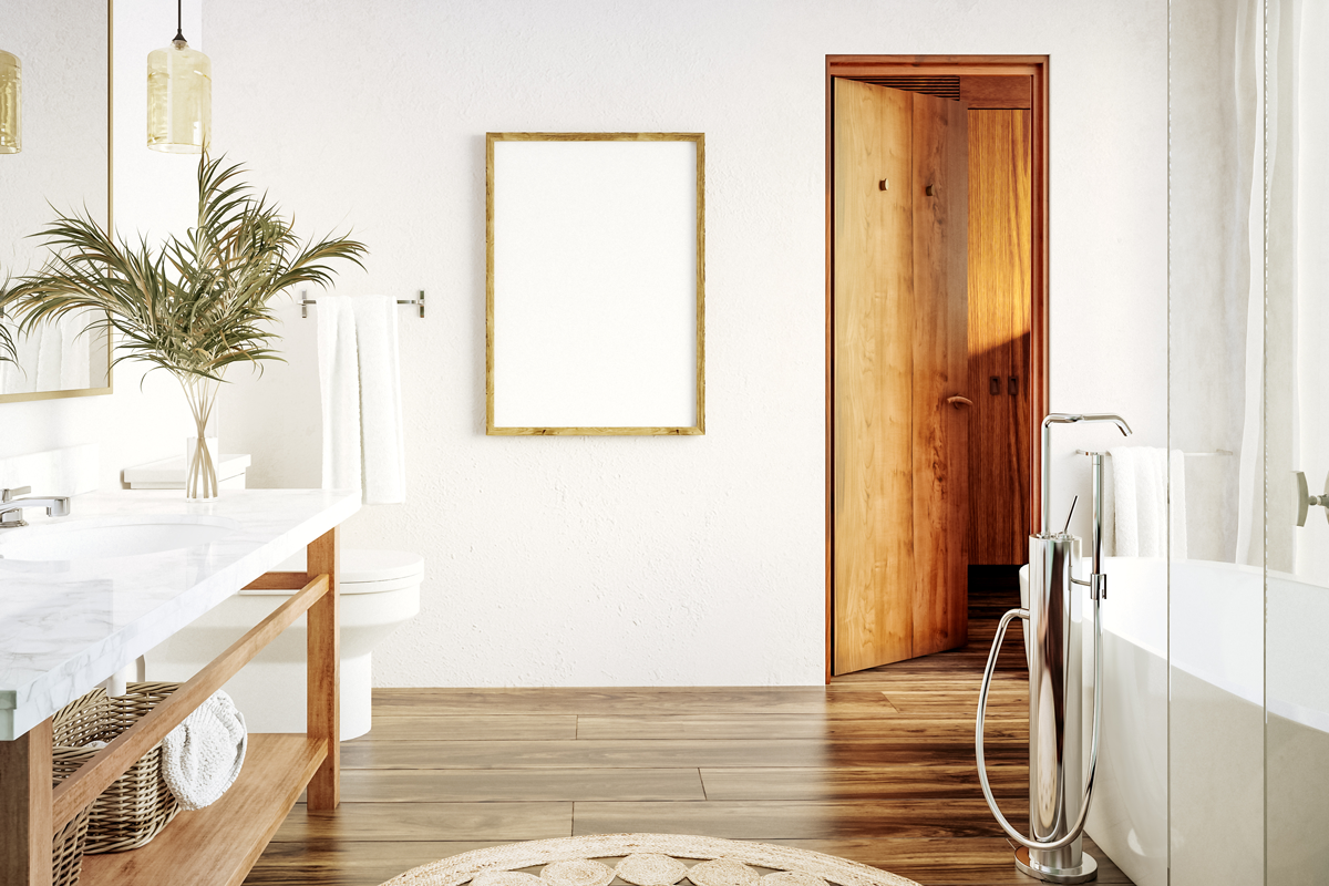 bagno stile scandinavo con pavimento in legno